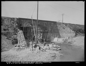 Wachusett Reservoir, Worcester, Nashua & Portland Railroad Stillwater Arch before repairing, rebuilding wingwalls and grouting, Oakdale, West Boylston, Mass., Aug. 9, 1904