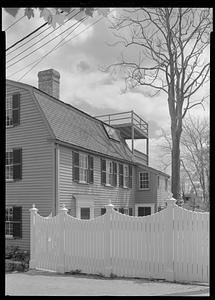 Marblehead, Mass.: Lee Street house with skywalk