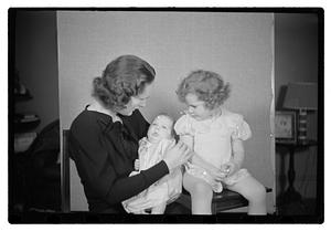Collier Mrs. & 2 children