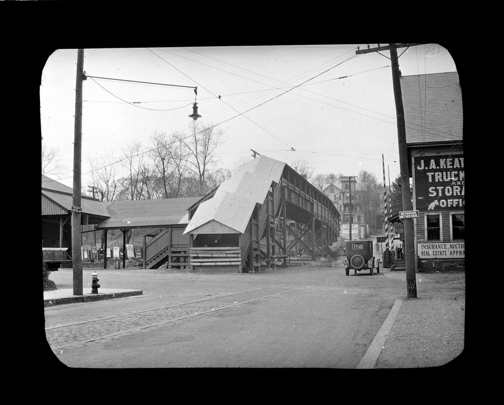 Overhead foot bridge at Quincy Railroad Station