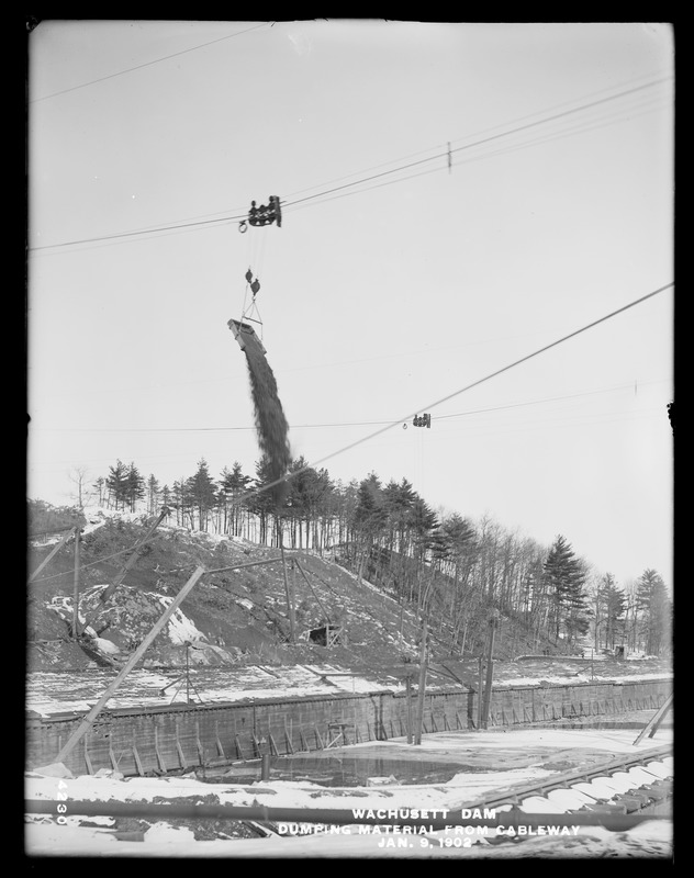 Wachusett Dam, dumping material from cableway, Clinton, Mass., Jan. 9, 1902