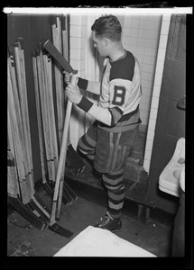 Boston Bruins Leroy Goldsworthy chooses a hockey stick
