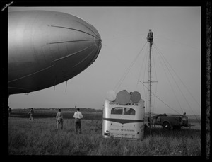 Blimp with support van