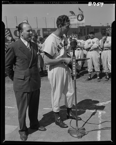 Ted Williams receives plaque