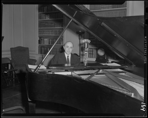 Jan Smeterlin at piano