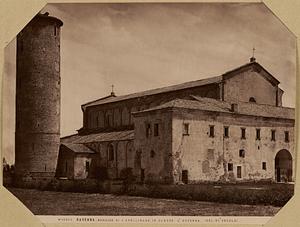 Ravenna. Basilica di S. Apollinare in Classe. L'esterno. (del VI. secolo)