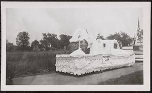 Mothers Club float, Welcome Home parade