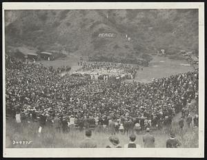 22,000 Women Meet in Mountains to Form Giant Peace Body - A view of the meeting of 22,000 women in a natural amphitheatre, in the mountains near Los Angeles, Calif., gathered together on Armistice Day to Perfect the Nuoleus of a huge organization of women which shall work for International Peace. Branches of the organization which is sponsored by the women's clues of Southern California, are to be formed all over the country.