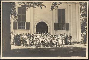 Group picture in front of Congregational Church