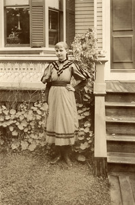 Elizabeth Robin in Front of House