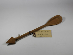 Wooden spoon with pointed tip