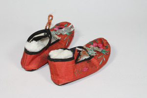 Chinese slippers with strap