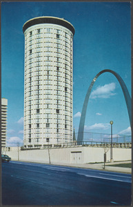 Stouffer's Riverfront Inn and Gateway Arch, Saint Louis, Mo.