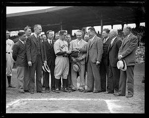 New York bb player receives award at Boston