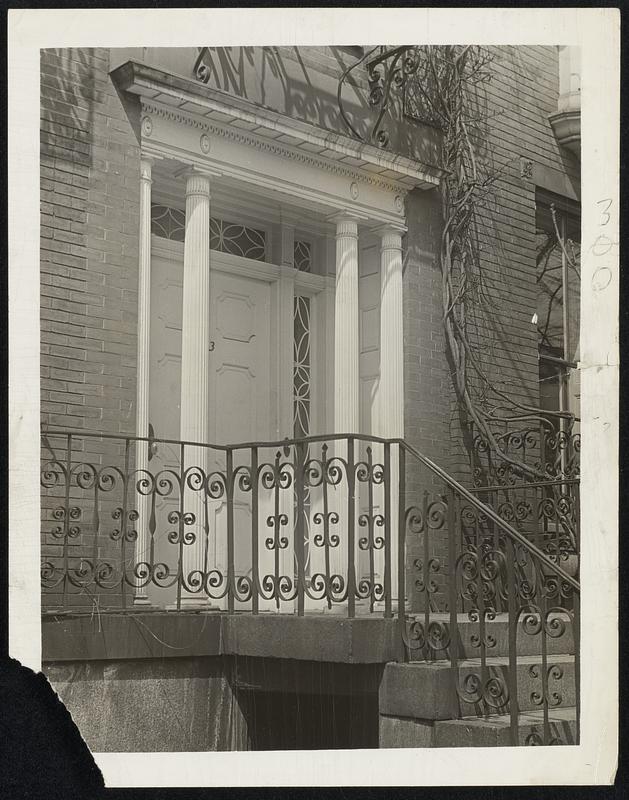 Entrance to the new Bishop-Lee School, Inc., of the theatre and platform art at 74 Mt. Vernon street, Beacon Hill. The school is in the Mary A. Wheelwright house.