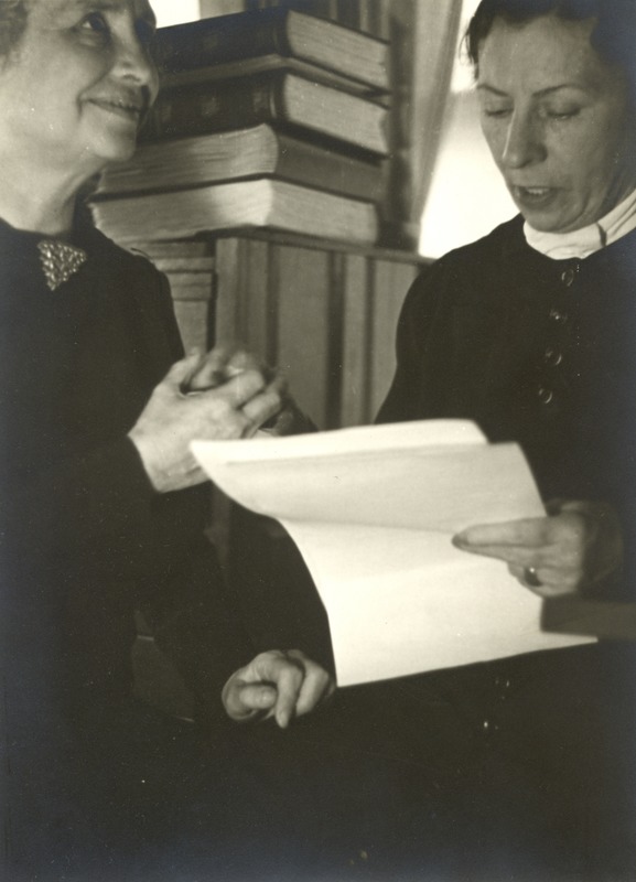 Helen Keller and Polly Thomson, reading