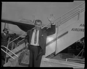 Jack Dempsey waves as he arrives to Boston
