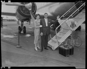 Louis Heilman, kidney transplant, and wife wave before boarding their American Airlines flight