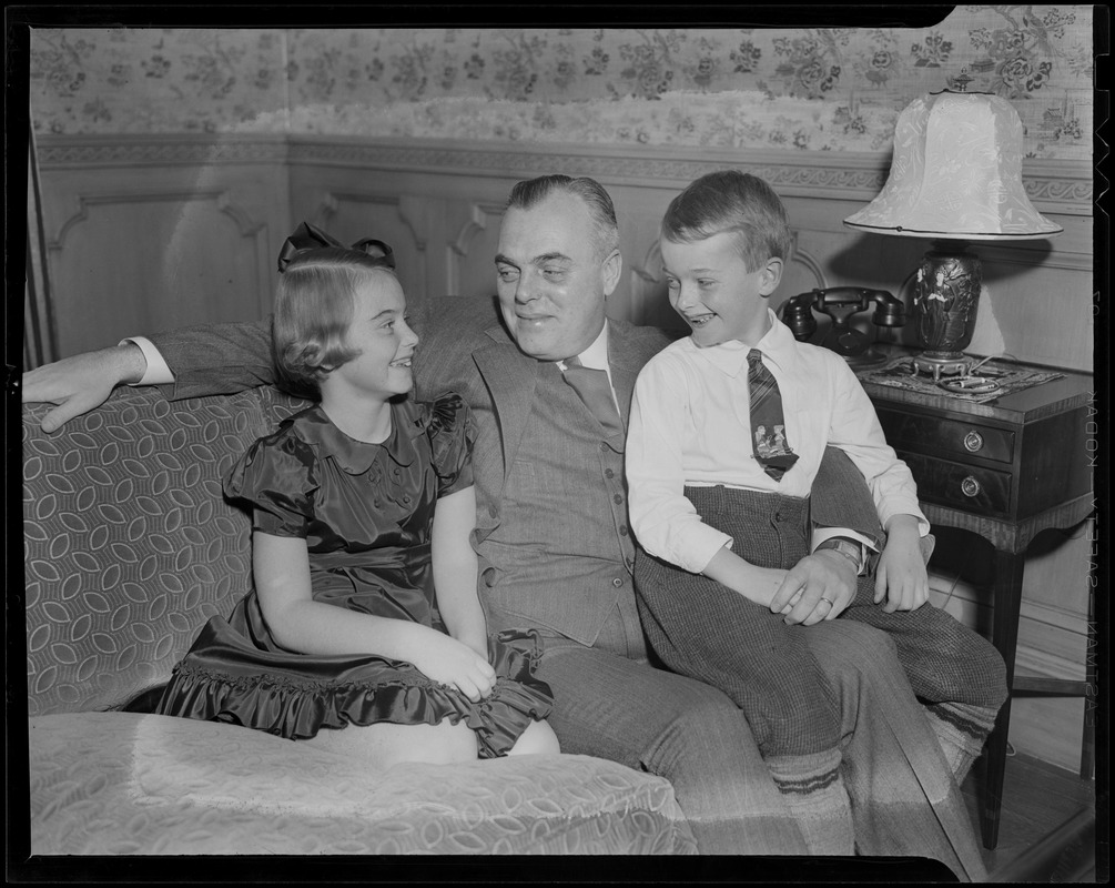 Howard Johnson with two children on the couch