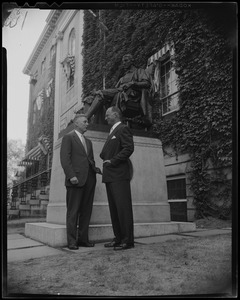 Leopold III and Nathan M.Pusey, President of Harvard University, talking by the John Harvard statue in Harvard Yard