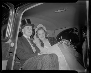 Arthur G. Mitton, Jr. and wife, Eleanor (Van Kleek), in the backseat of a car