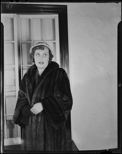 Mrs. Edward R. Mitton, formerly Marie Taff, seated