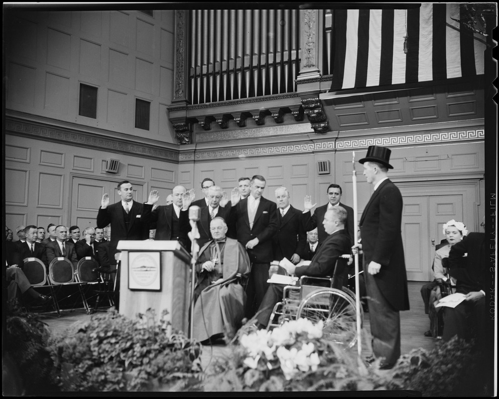 Mayor Collins swearing in new officials