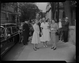 Lilian, Princess of Réthy on the sidewalk with other women