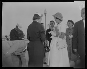 Lilian, Princess of Réthy looking at a photograph