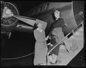 Flight Attendant Nancy Schodle shakes the hand of Mrs. Jean Smith