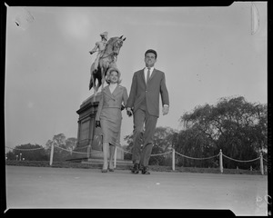 Mark "Chuck" Goddard and Marcia Rogers walking through the Boston Public Garden