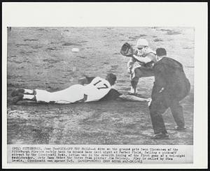 Pick-Off Try Fails -- A dive on the ground gets Donn Clendenon of the Pittsburgh Pirates safely back to second base last night at Forbes Field, foiling a pick-off attempt by the Cincinnati Reds. Action was in the seventh inning of the first game of a twi-night doubleheader. Pete rose takes the throw from pitcher Jim Maloney. Play is called by Stan Landis. Cincinnati won opener 7-5.