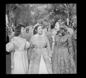 Three women, Chestnut Street Day