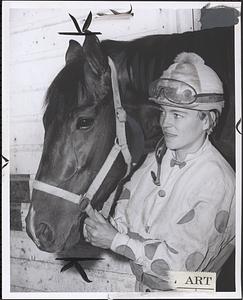 Girl jockey Sandy Schleiffers