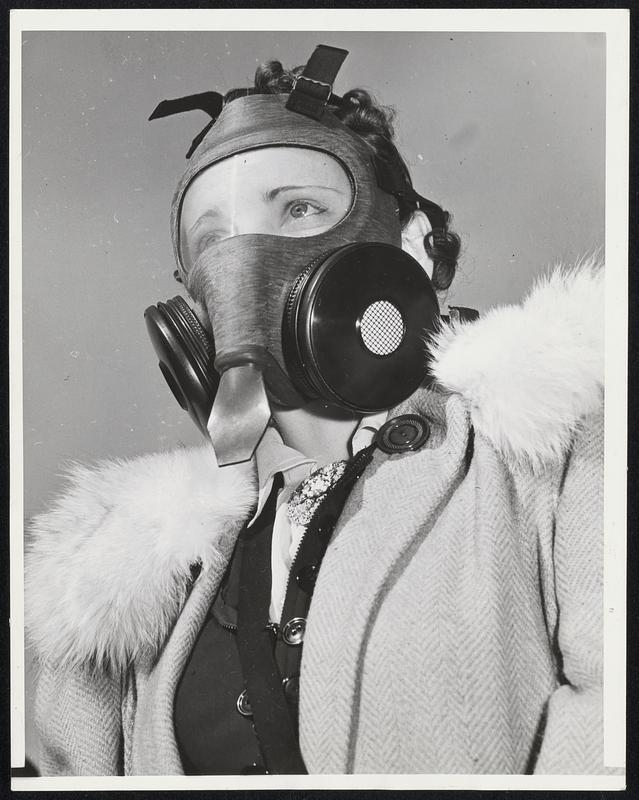 Bremerton Navy Yard Workers Get Gas Mask Practice. Some 13,500 civilian ...