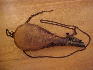 Leather powder flask with chain