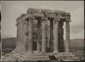 Temple be la Victoire Aptère vue de face [sic]