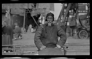 Dramatic storyteller on Nanking street. He was very proud of his beard.