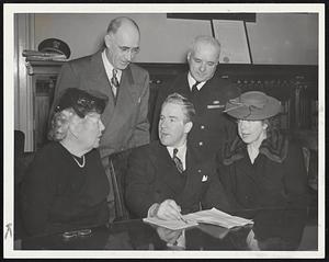 Boston-Cleanest U.S. City-To-Be-Part of Mayor Kerrigan's committee which he appointed to make Boston the "cleanest city in the United States" Left to right, in front: Mrs. Joseph J. Leonard, a co-chairman; Mayor Kerrigan, and Miss Ellen Gleason. Rear: Public Works Commissioner William J. Morrissey and Health Commissioner Frederick J. Bailey