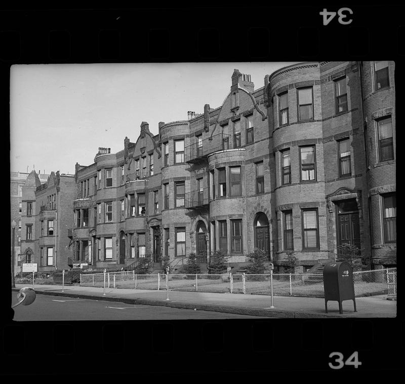 Newbury Street, Boston, Massachusetts, between Gloucester Street and Hereford Street