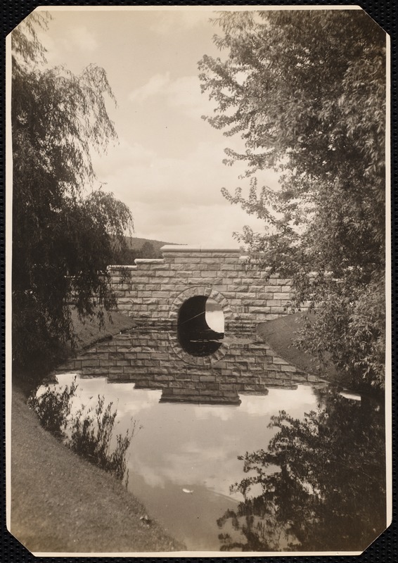 Erskine Park: stone bridge close-up