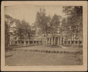 Aspinwall Hotel: front view with birches
