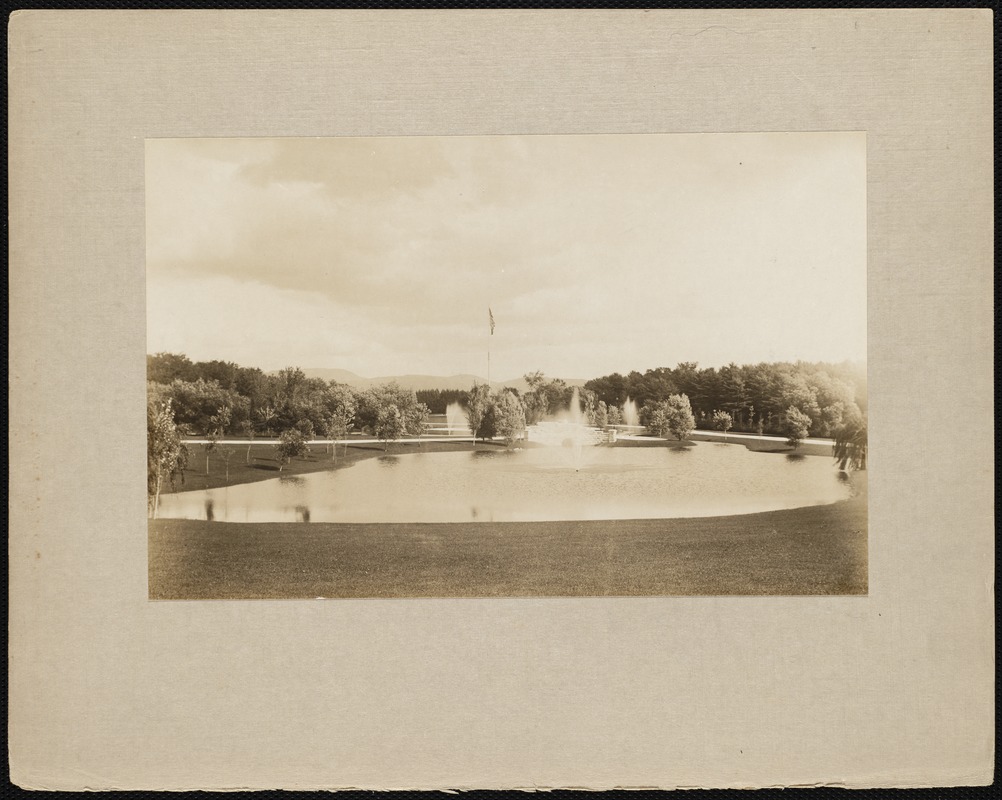 Erskine Park: ponds and fountains