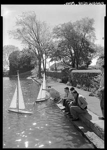 Sailing boats at Redd's Pond