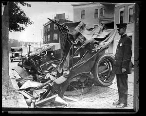 Auto wreck in Cambridge