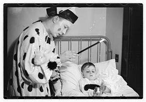 Harry W. Syer magician at Children's Hospital