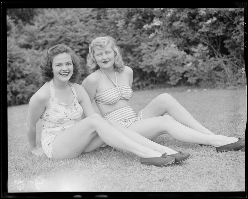 leslie jones bathing suit