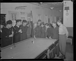 Willie Hoppe gives billiard demonstration to military men