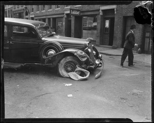Gov. Curley's car in accident, the famous "S-I"