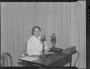 Eleanor Roosevelt doing broadcast for WEEI